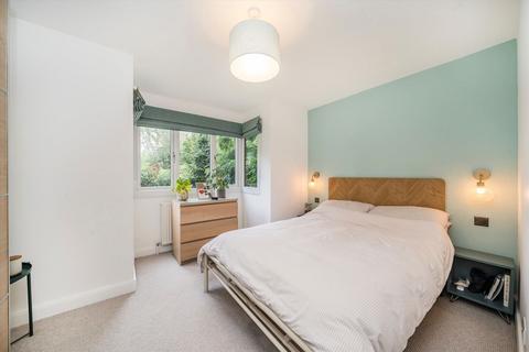 2 bedroom flat for sale, Beardsley Way, London W3