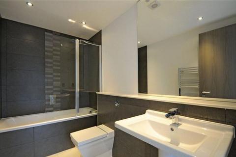 2 bedroom flat to rent, London SW20