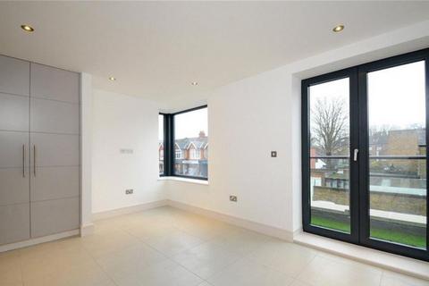 2 bedroom flat to rent, London SW20