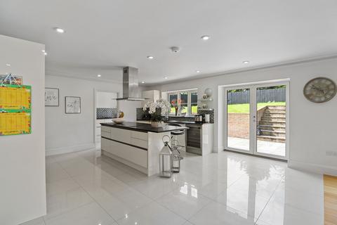 4 bedroom detached house to rent, London Road, Ongar CM5
