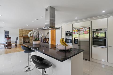 4 bedroom detached house to rent, London Road, Ongar CM5