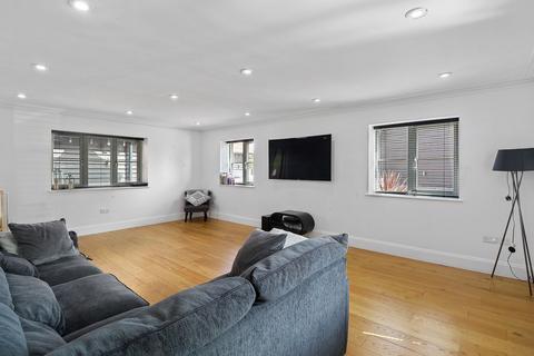 4 bedroom detached house to rent, London Road, Ongar CM5