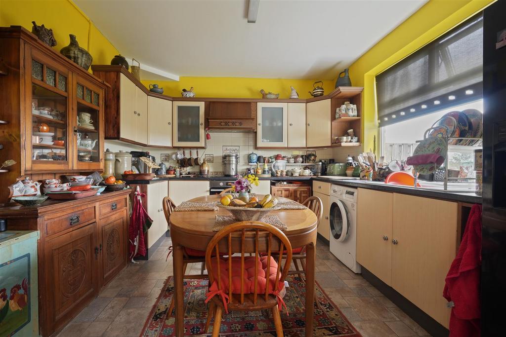 Dining kitchen