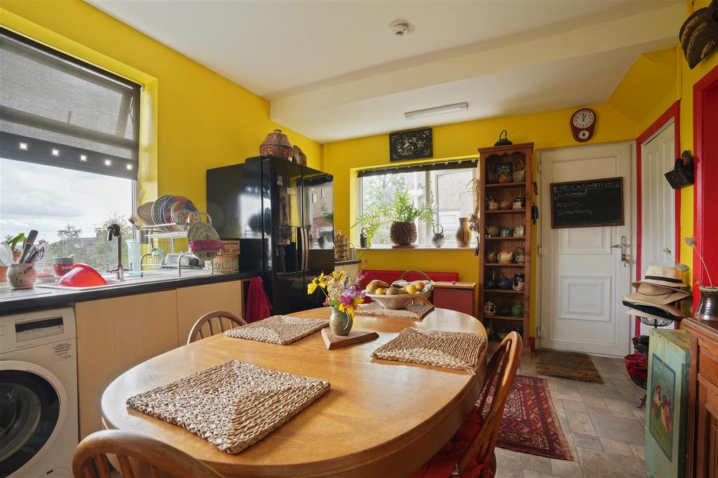 Dining kitchen