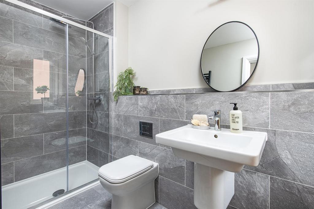 Bedroom2 Ensuite.jpg
