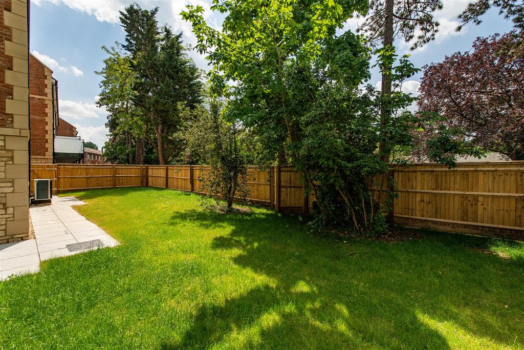 Plot 5 Garden 2.jpg
