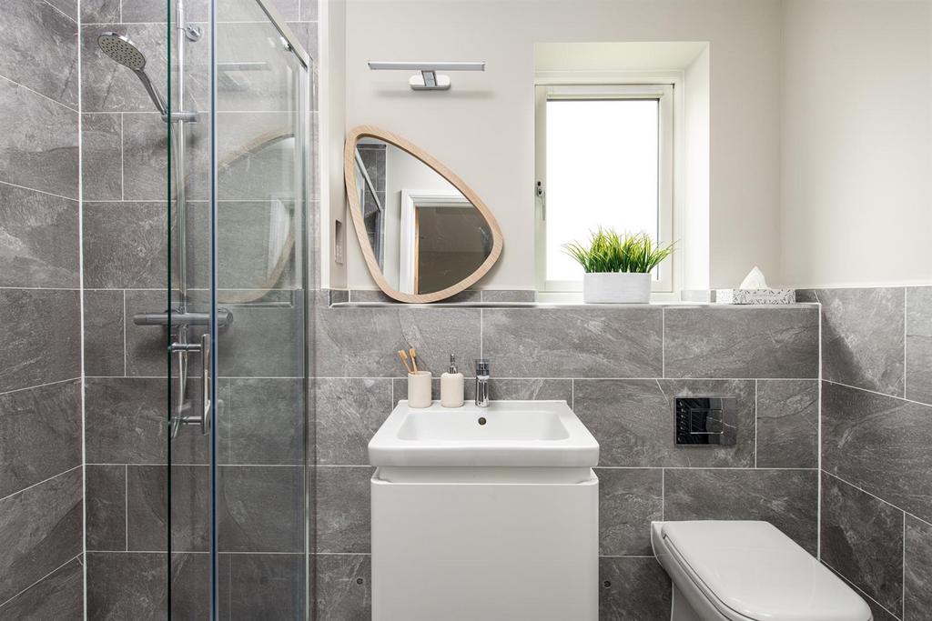 Bedroom1 Ensuite.jpg