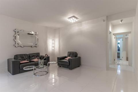 2 bedroom apartment to rent, Fitzjohn's Avenue, London NW3