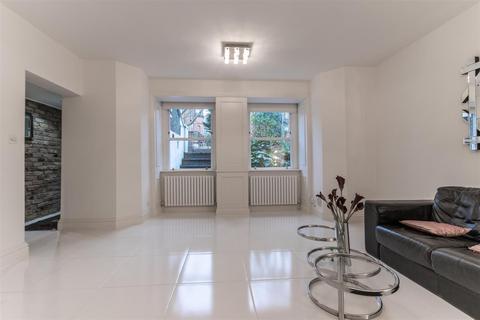 2 bedroom apartment to rent, Fitzjohn's Avenue, London NW3