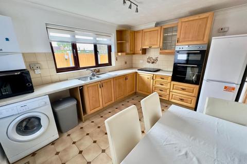 3 bedroom bungalow to rent, Old School Close, Ellistown, Coalville, LE67
