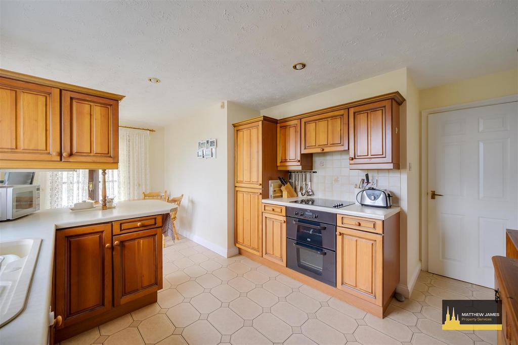 Kitchen/ Dining