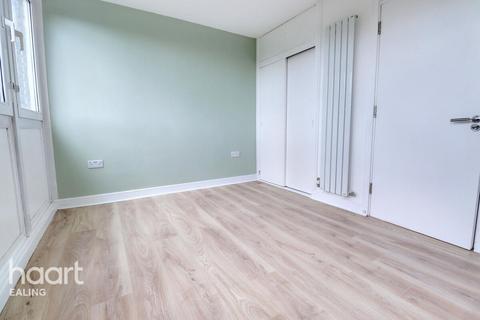 3 bedroom apartment to rent, Great Western Road, LONDON