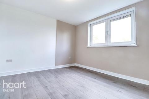 3 bedroom apartment to rent, Great Western Road, LONDON