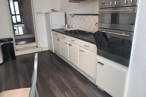 1 bedroom in a house share to rent, Grove Green Road, London