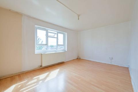 3 bedroom flat for sale, Cedar House, Wood Green, London, N22
