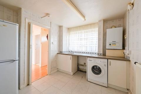 3 bedroom flat for sale, Cedar House, Wood Green, London, N22