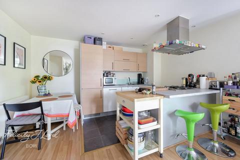Bow Road, LONDON E3