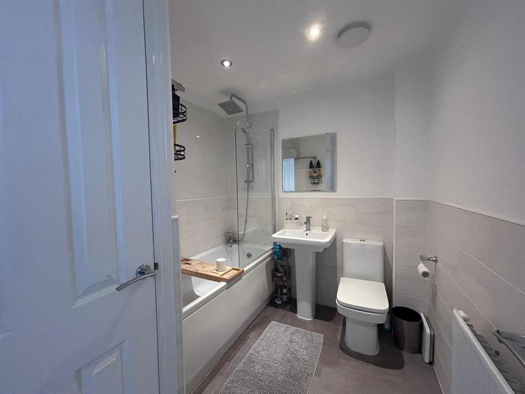 Family bathroom/w.c.