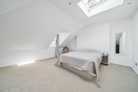3 bedroom flat to rent, Askew Road, London, W12
