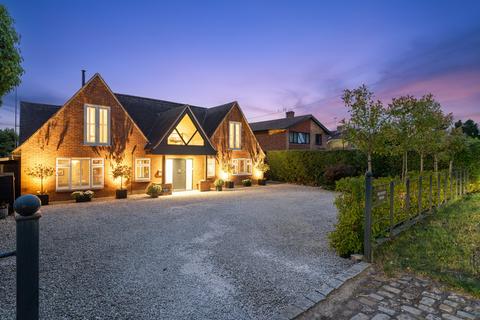 5 bedroom country house for sale, Spurlands End Road, Great Kingshill, HP15