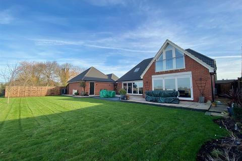 4 bedroom detached house for sale, Carpenters Mews, Newborough