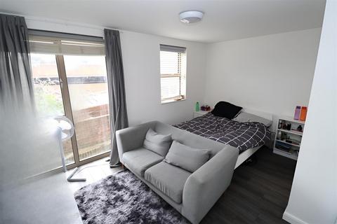 House share to rent, Riverdene Road, Ilford
