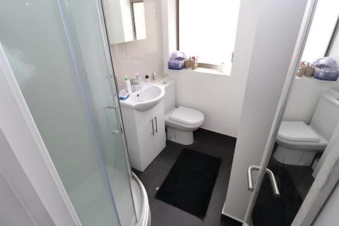 House share to rent, Riverdene Road, Ilford