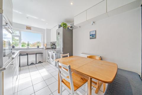 2 bedroom flat for sale, Queens Gate Gardens, London, SW15