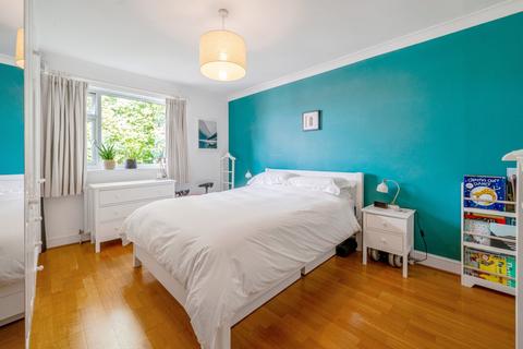 2 bedroom flat for sale, Queens Gate Gardens, London, SW15