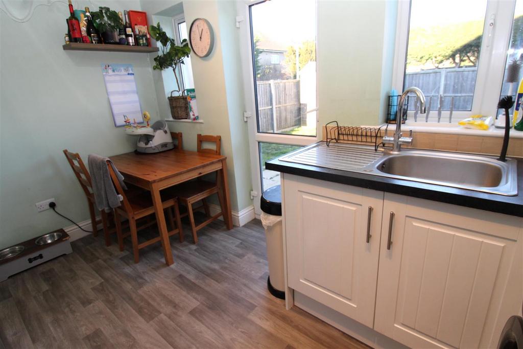 Kitchen 2.JPG