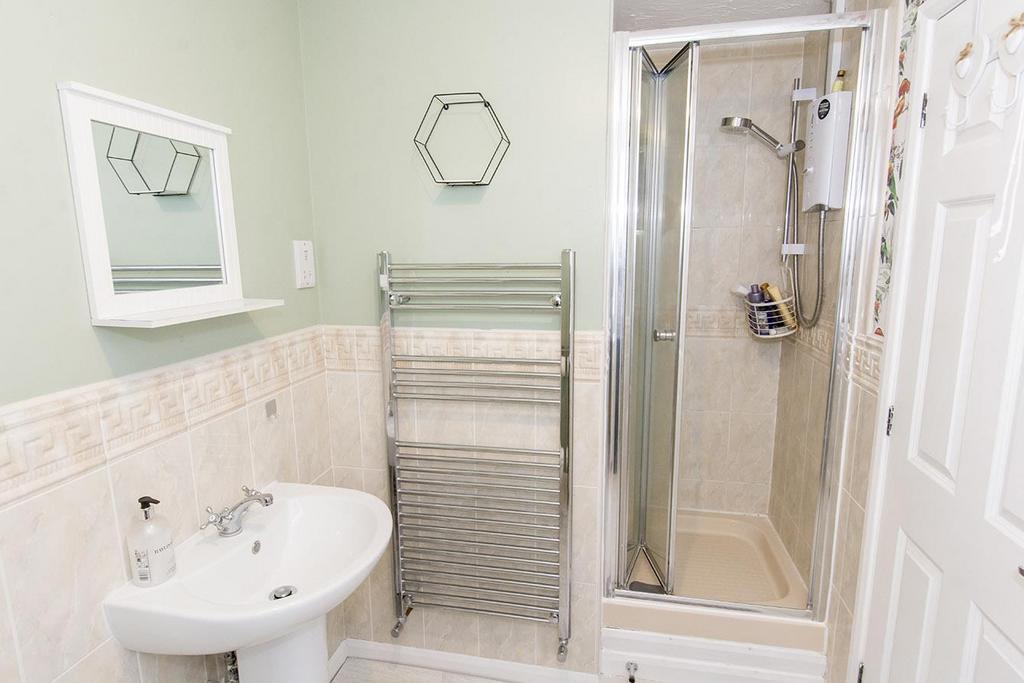 (Master En-suite Photo Two)