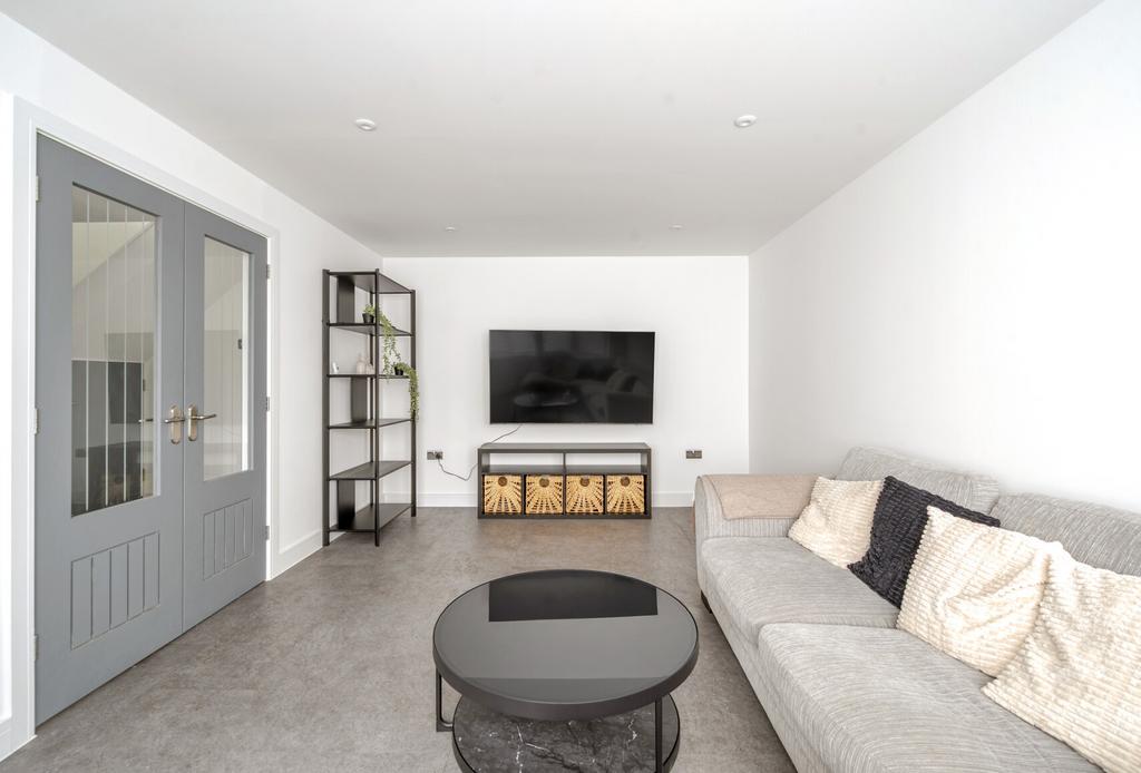 1349487-8-68c01e3...