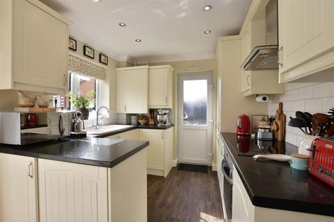 1 Doeshill Drive, Wickford, SS12 9RD