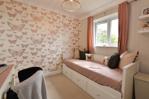 1 Doeshill Drive, Wickford, SS12 9RD
