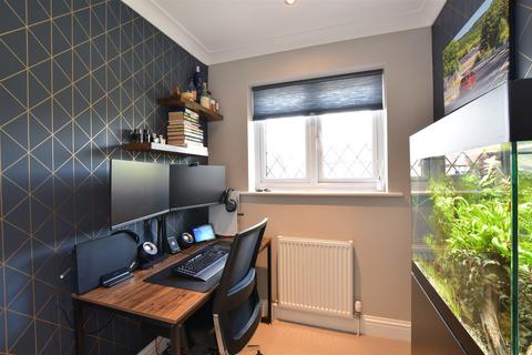 1 Doeshill Drive, Wickford, SS12 9RD