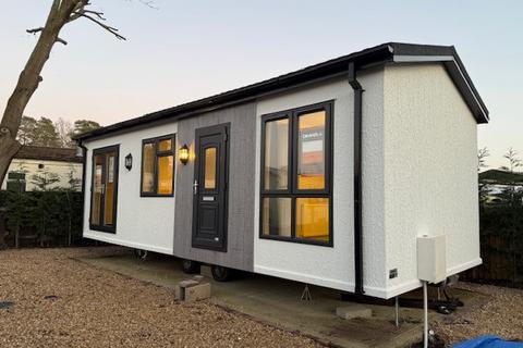 1 bedroom park home for sale, Crowthorne, Berkshire, RG40