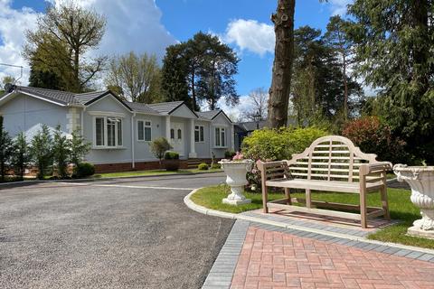 1 bedroom park home for sale, Crowthorne, Berkshire, RG40