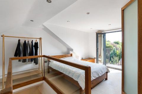 undefined, New Road, Weybridge, Surrey, KT13