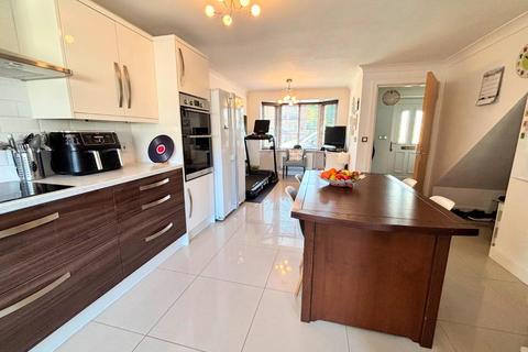 27 Foxfield Way, Northampton, NN4 5BE
