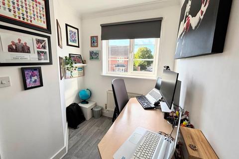 27 Foxfield Way, Northampton, NN4 5BE