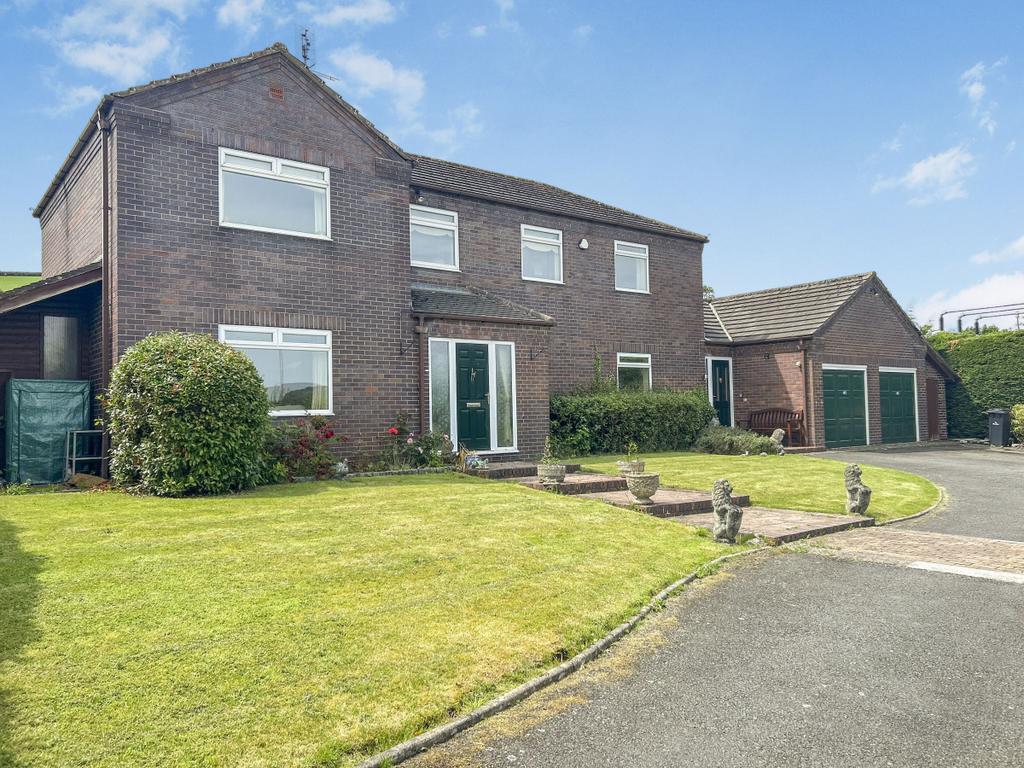 Modern Detached 4 Bedroom Property