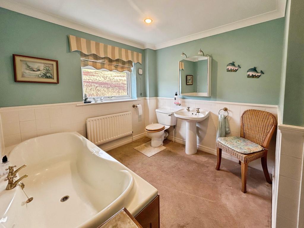 Modern Detached 4 Bedroom Property