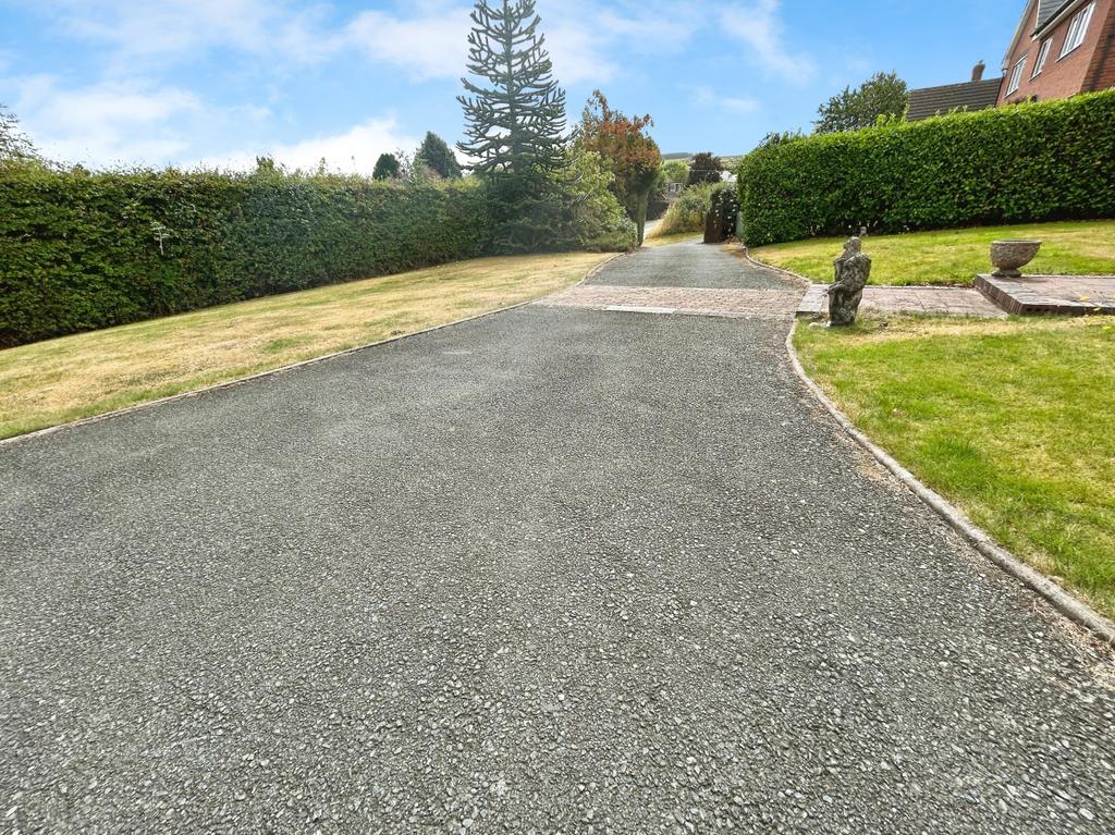 Modern Detached 4 Bedroom Property