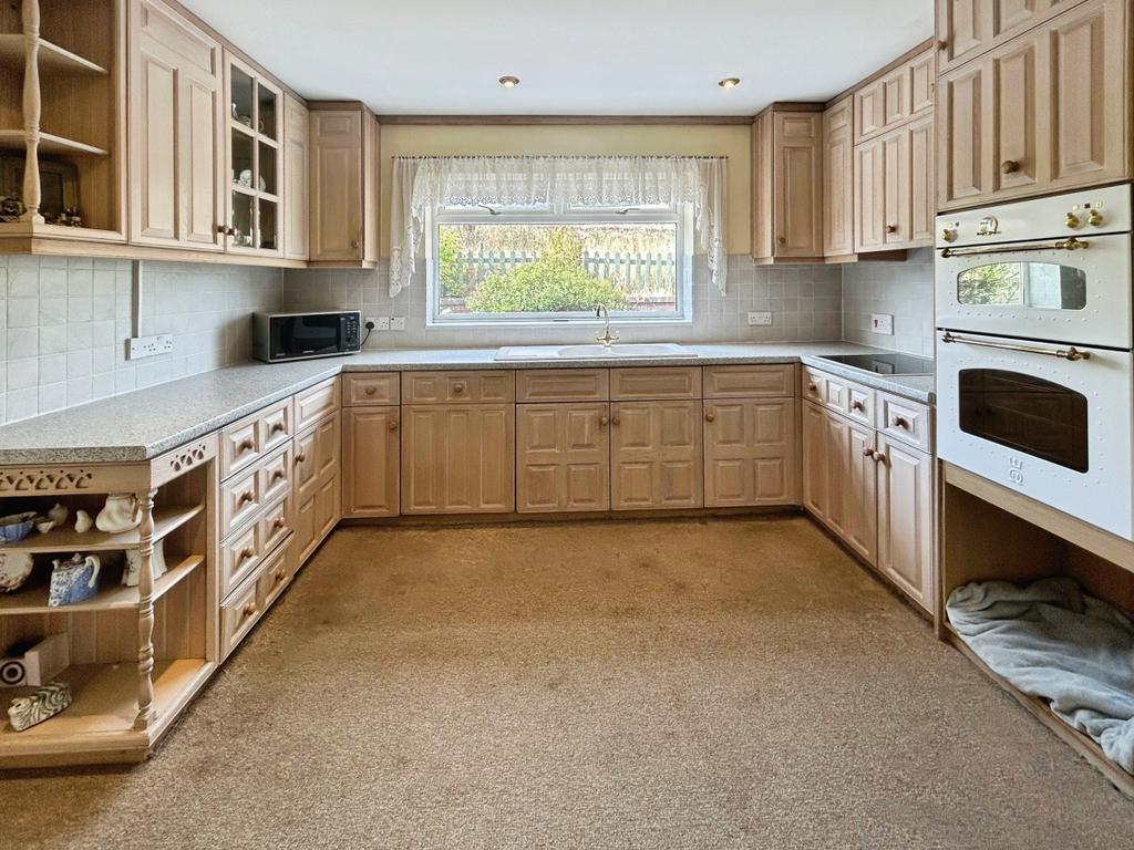 Modern Detached 4 Bedroom Property