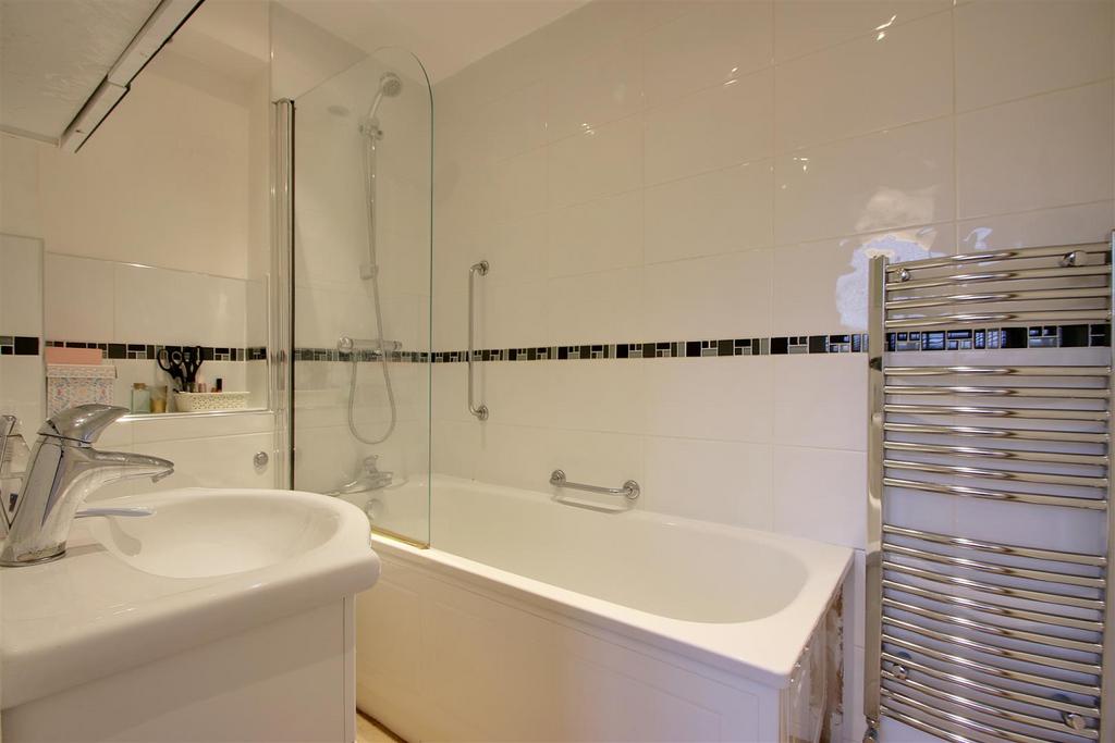 En Suite (Bed 3).jpg