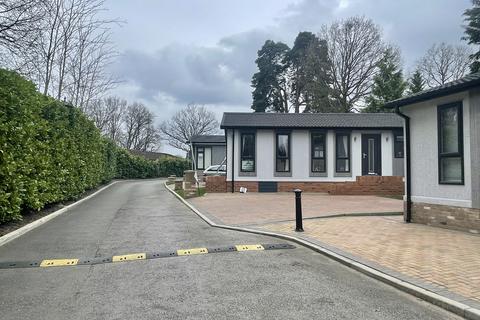undefined, Crowthorne, Berkshire, RG40