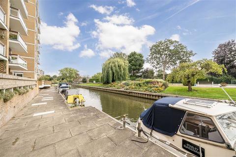 46 Thamespoint, Teddington, TW11 9PP