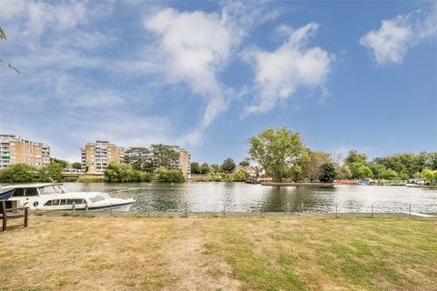 46 Thamespoint, Teddington, TW11 9PP