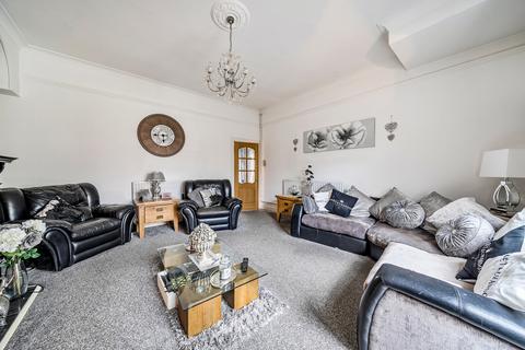 3 bedroom maisonette for sale, Upper Halliford Road, Shepperton, TW17