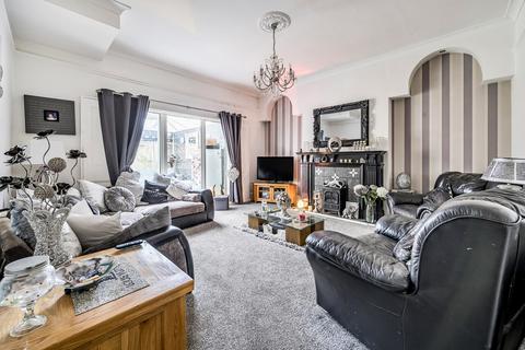3 bedroom maisonette for sale, Upper Halliford Road, Shepperton, TW17